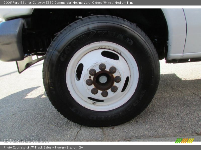 Oxford White / Medium Flint 2006 Ford E Series Cutaway E350 Commercial Moving Van