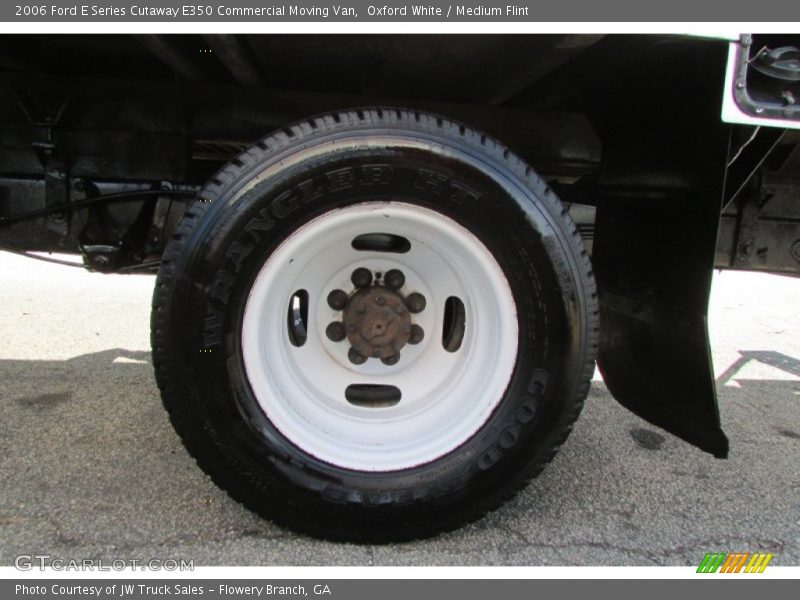 Oxford White / Medium Flint 2006 Ford E Series Cutaway E350 Commercial Moving Van