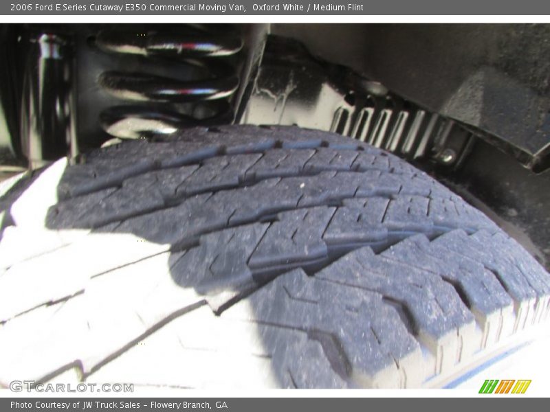 Oxford White / Medium Flint 2006 Ford E Series Cutaway E350 Commercial Moving Van
