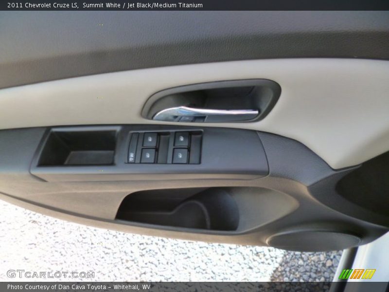 Summit White / Jet Black/Medium Titanium 2011 Chevrolet Cruze LS