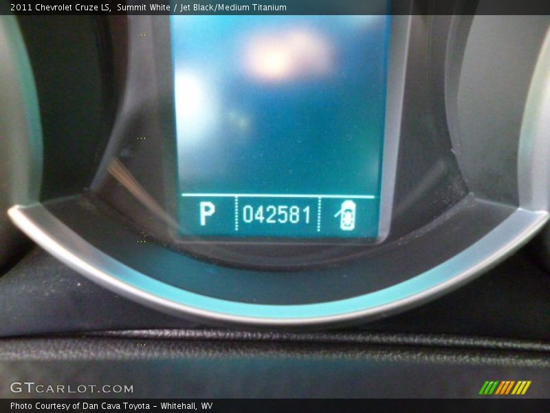 Summit White / Jet Black/Medium Titanium 2011 Chevrolet Cruze LS