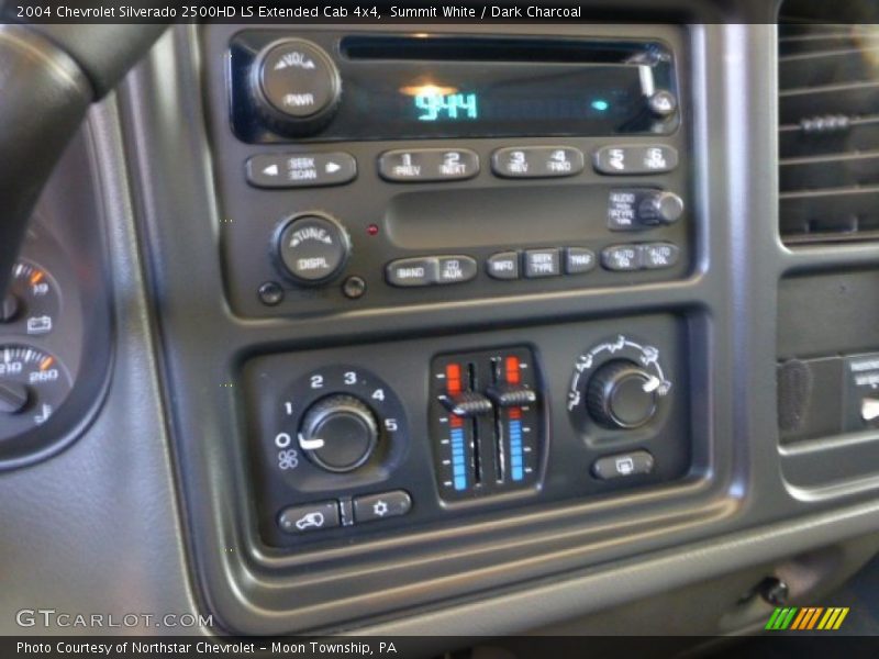 Summit White / Dark Charcoal 2004 Chevrolet Silverado 2500HD LS Extended Cab 4x4