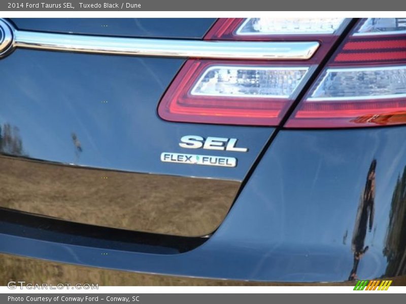 Tuxedo Black / Dune 2014 Ford Taurus SEL