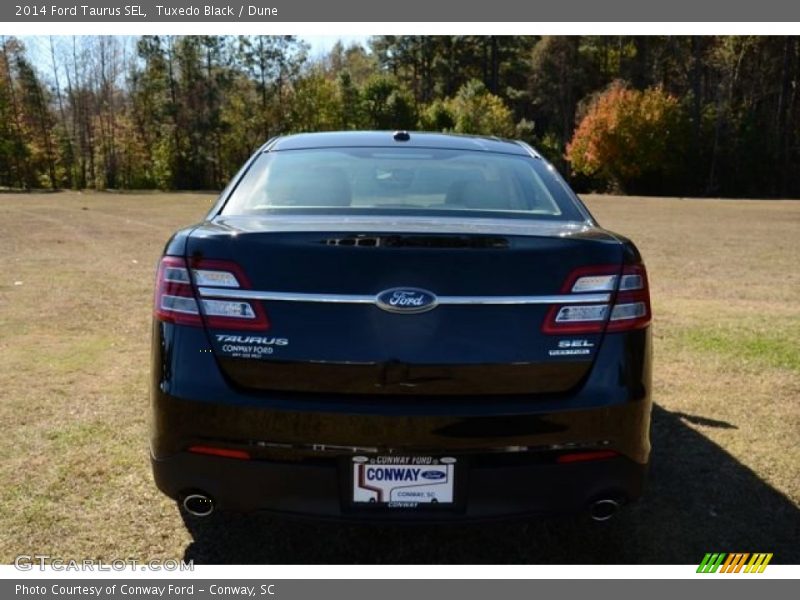 Tuxedo Black / Dune 2014 Ford Taurus SEL