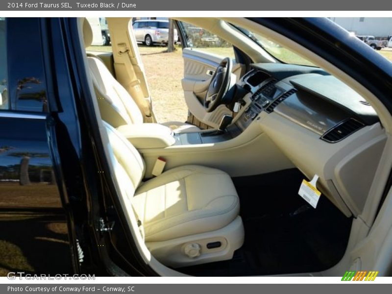 Tuxedo Black / Dune 2014 Ford Taurus SEL
