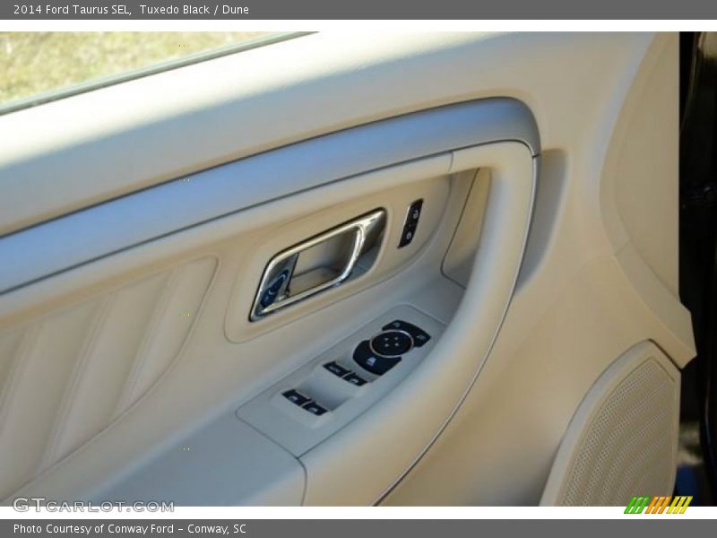 Tuxedo Black / Dune 2014 Ford Taurus SEL