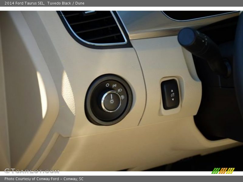 Tuxedo Black / Dune 2014 Ford Taurus SEL