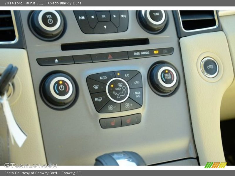 Tuxedo Black / Dune 2014 Ford Taurus SEL