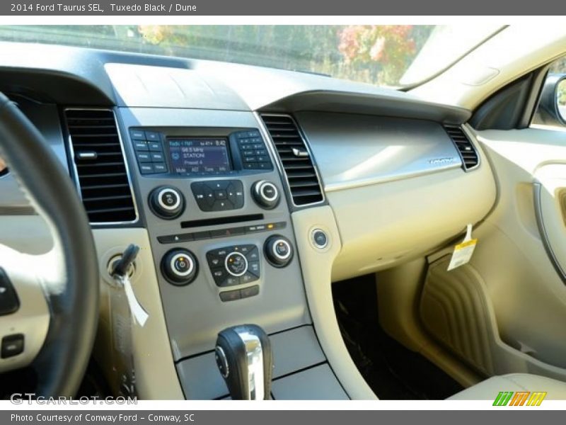 Tuxedo Black / Dune 2014 Ford Taurus SEL