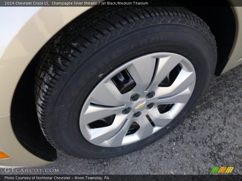 Champagne Silver Metallic / Jet Black/Medium Titanium 2014 Chevrolet Cruze LS