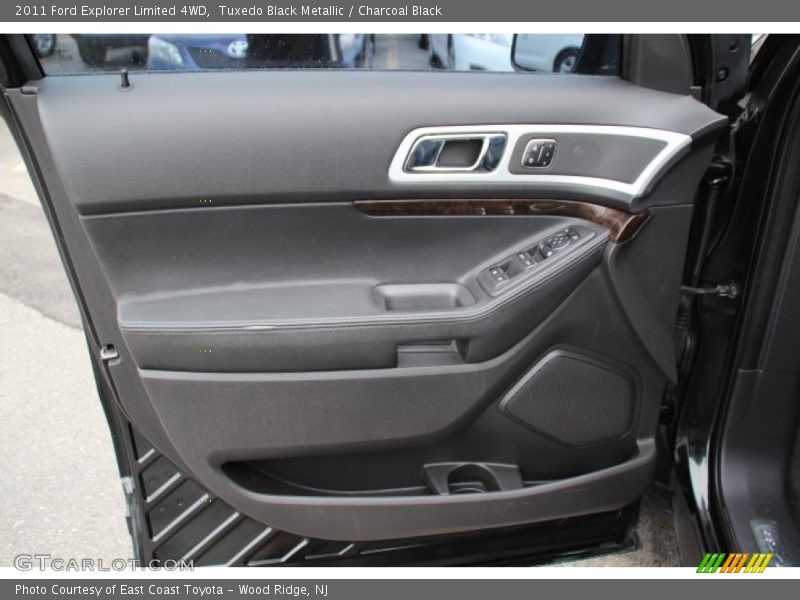 Tuxedo Black Metallic / Charcoal Black 2011 Ford Explorer Limited 4WD