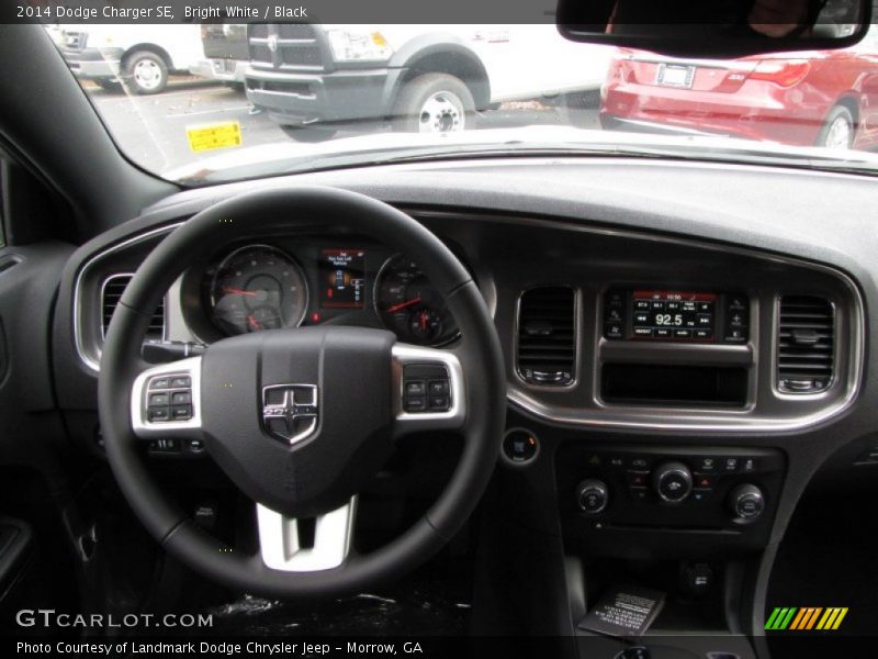 Bright White / Black 2014 Dodge Charger SE