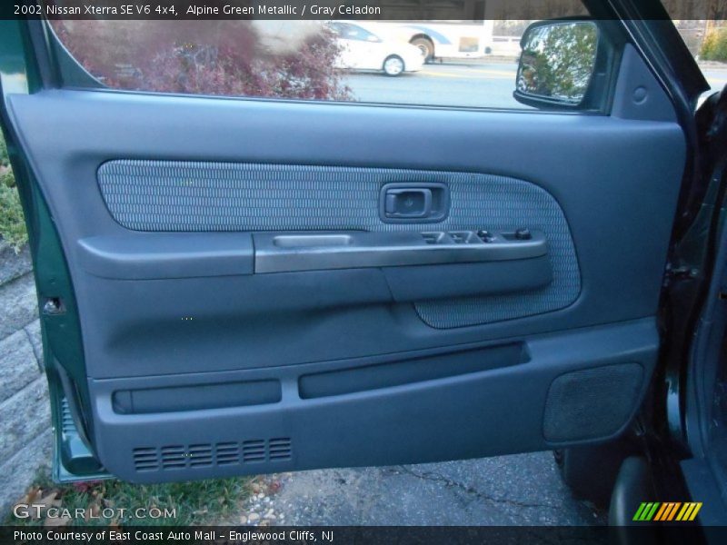 Alpine Green Metallic / Gray Celadon 2002 Nissan Xterra SE V6 4x4