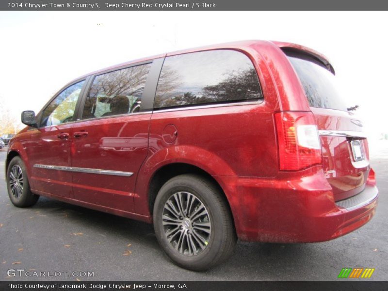 Deep Cherry Red Crystal Pearl / S Black 2014 Chrysler Town & Country S