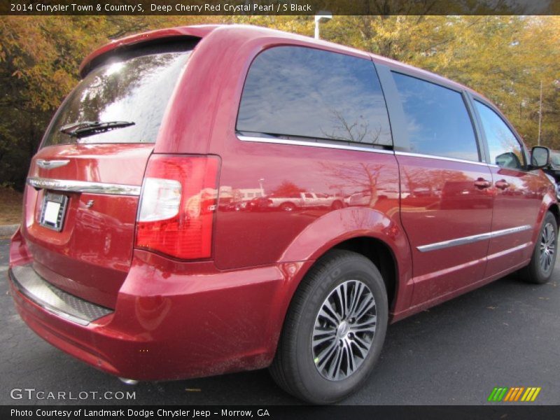 Deep Cherry Red Crystal Pearl / S Black 2014 Chrysler Town & Country S