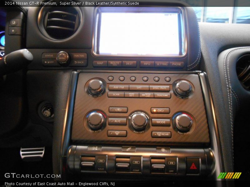 Controls of 2014 GT-R Premium