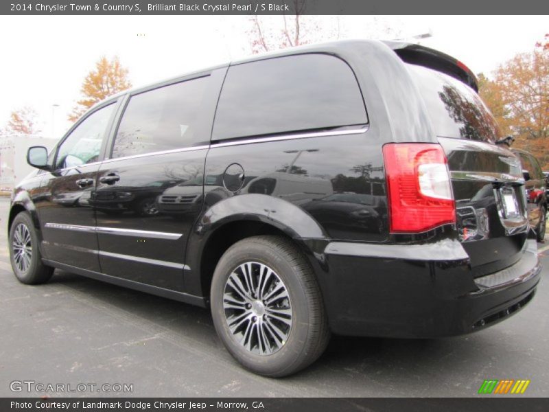 Brilliant Black Crystal Pearl / S Black 2014 Chrysler Town & Country S