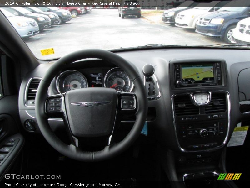 Dashboard of 2014 Town & Country S