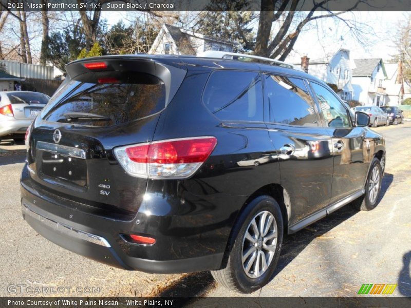 Super Black / Charcoal 2013 Nissan Pathfinder SV 4x4