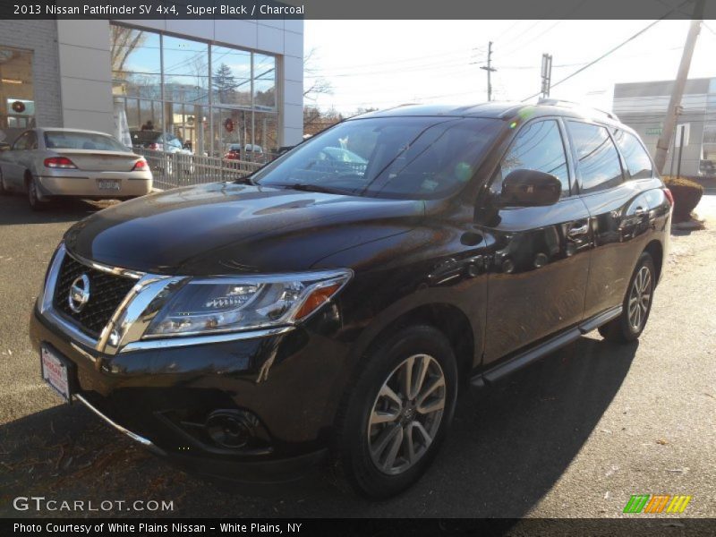 Super Black / Charcoal 2013 Nissan Pathfinder SV 4x4