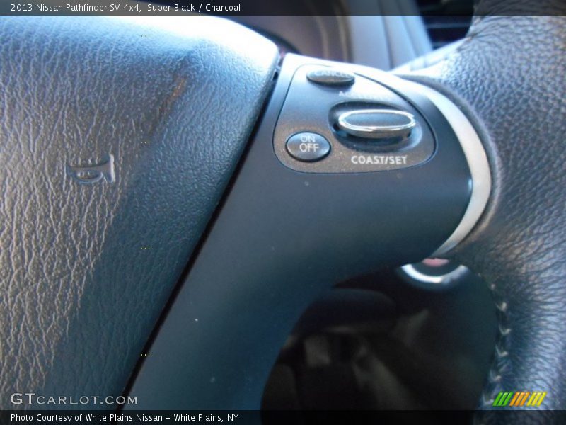Super Black / Charcoal 2013 Nissan Pathfinder SV 4x4