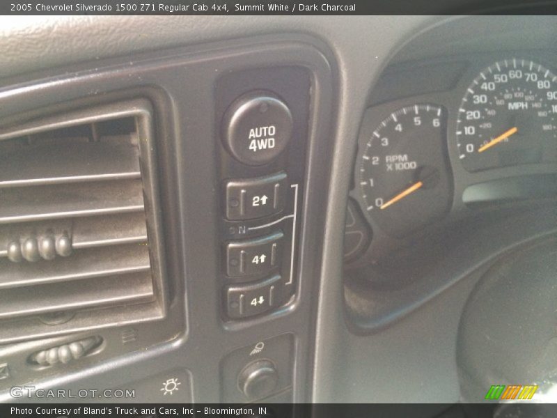Summit White / Dark Charcoal 2005 Chevrolet Silverado 1500 Z71 Regular Cab 4x4