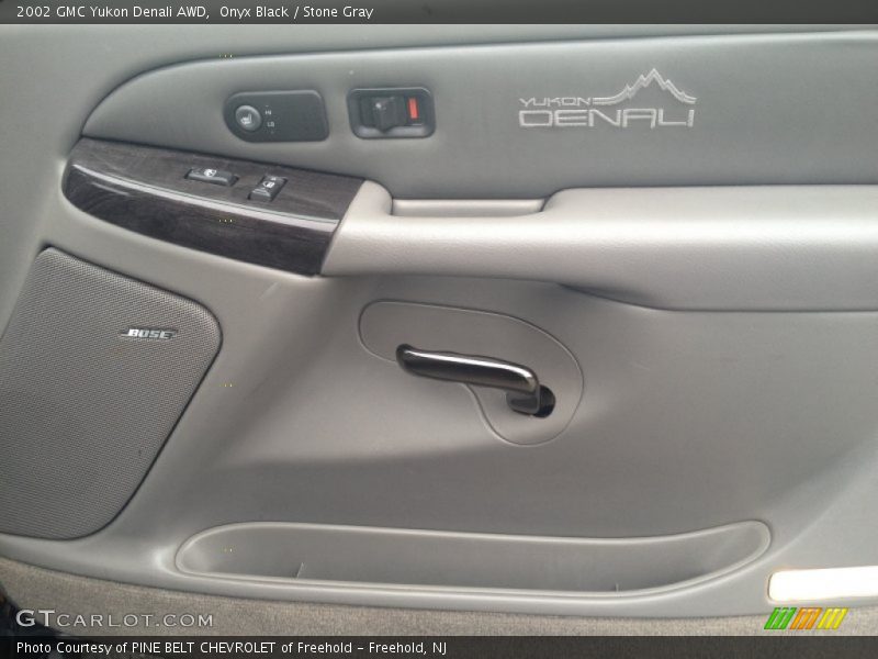 Onyx Black / Stone Gray 2002 GMC Yukon Denali AWD