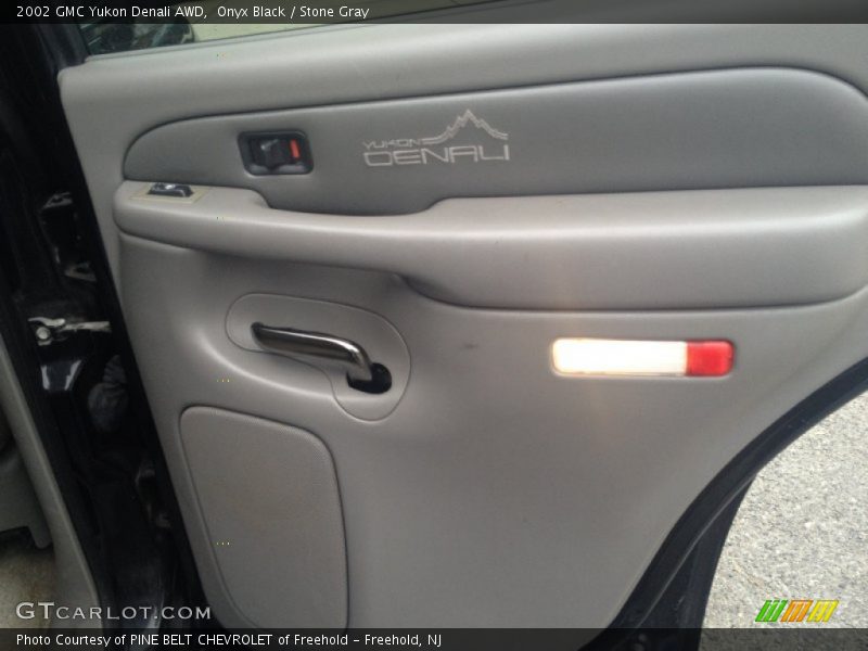 Onyx Black / Stone Gray 2002 GMC Yukon Denali AWD