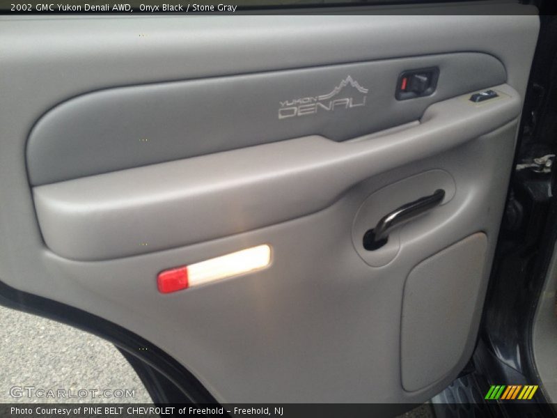 Onyx Black / Stone Gray 2002 GMC Yukon Denali AWD