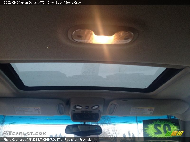 Onyx Black / Stone Gray 2002 GMC Yukon Denali AWD