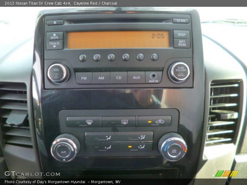 Controls of 2013 Titan SV Crew Cab 4x4