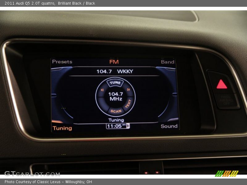 Brilliant Black / Black 2011 Audi Q5 2.0T quattro