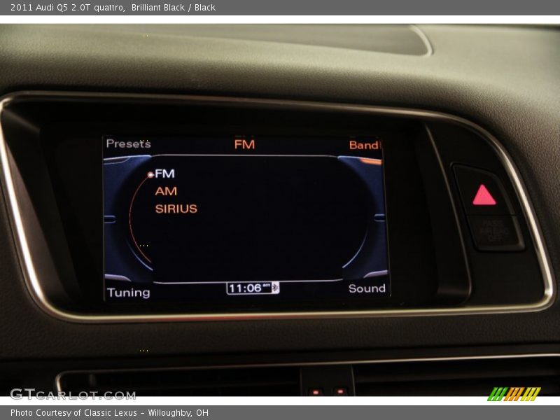 Brilliant Black / Black 2011 Audi Q5 2.0T quattro