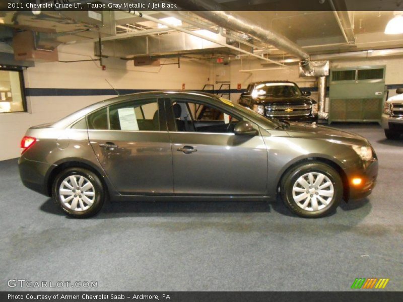 Taupe Gray Metallic / Jet Black 2011 Chevrolet Cruze LT