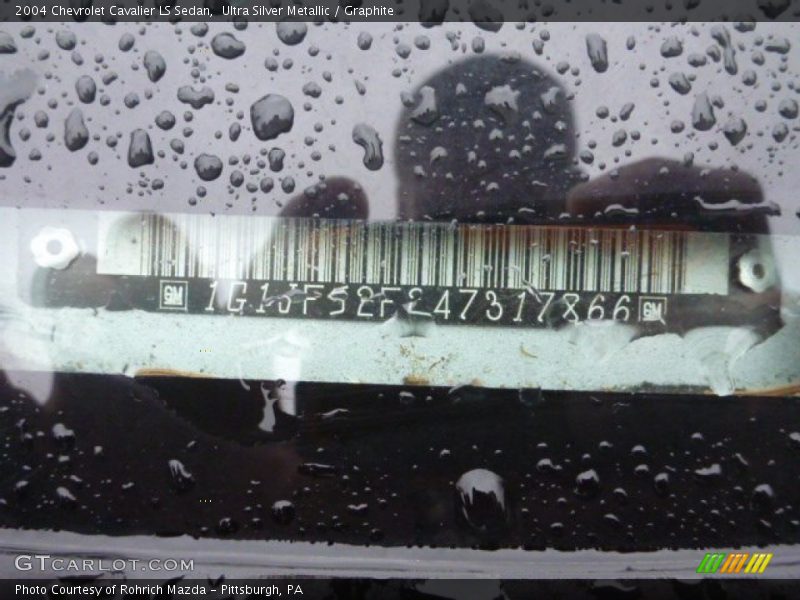 Ultra Silver Metallic / Graphite 2004 Chevrolet Cavalier LS Sedan