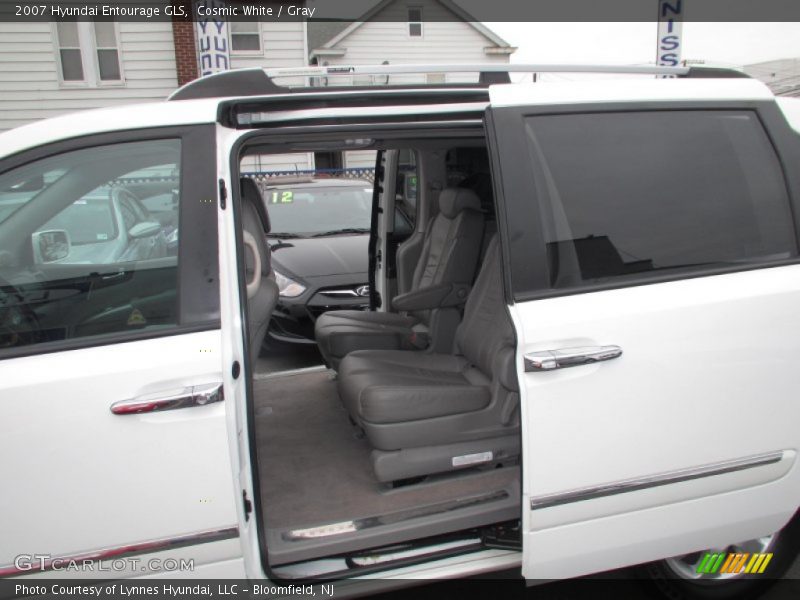 Cosmic White / Gray 2007 Hyundai Entourage GLS