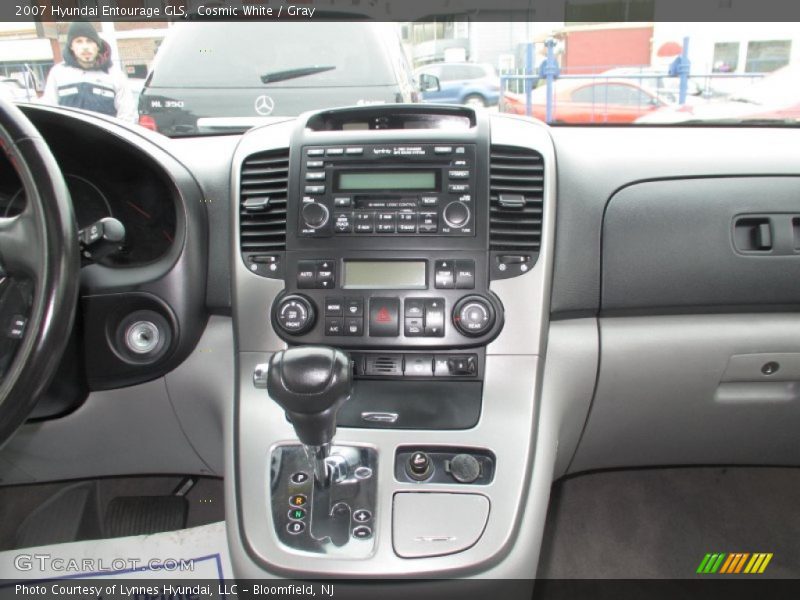 Cosmic White / Gray 2007 Hyundai Entourage GLS