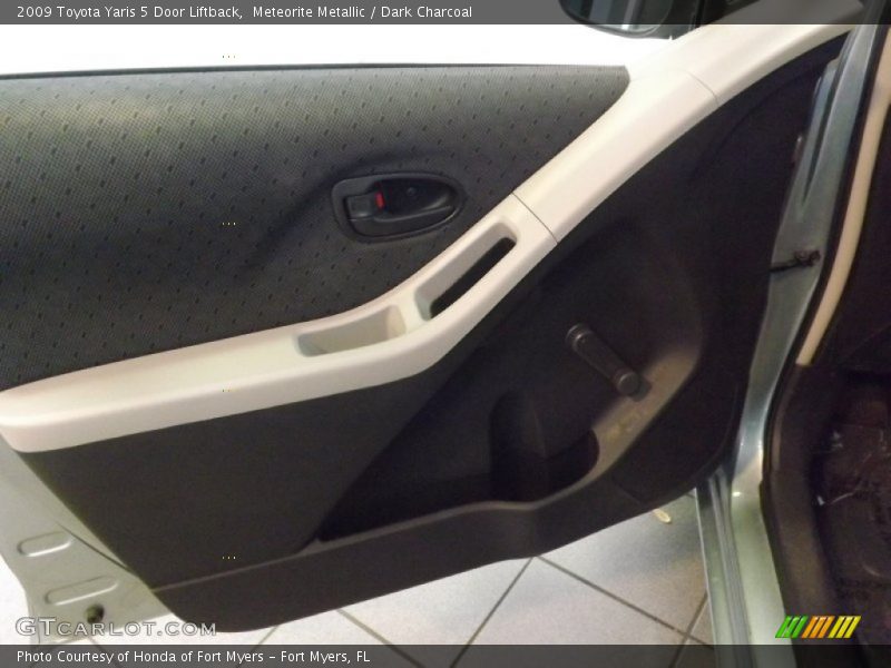 Meteorite Metallic / Dark Charcoal 2009 Toyota Yaris 5 Door Liftback