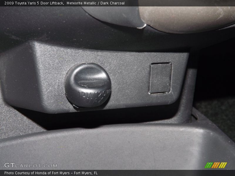 Meteorite Metallic / Dark Charcoal 2009 Toyota Yaris 5 Door Liftback