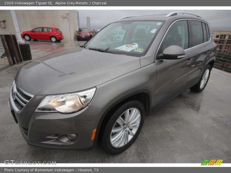 Front 3/4 View of 2009 Tiguan SE