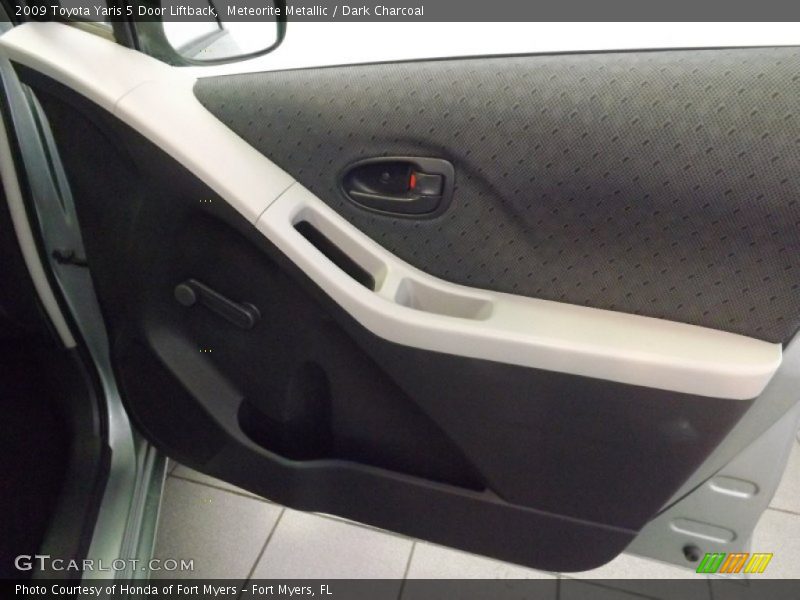 Meteorite Metallic / Dark Charcoal 2009 Toyota Yaris 5 Door Liftback