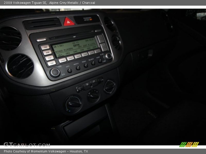 Alpine Grey Metallic / Charcoal 2009 Volkswagen Tiguan SE