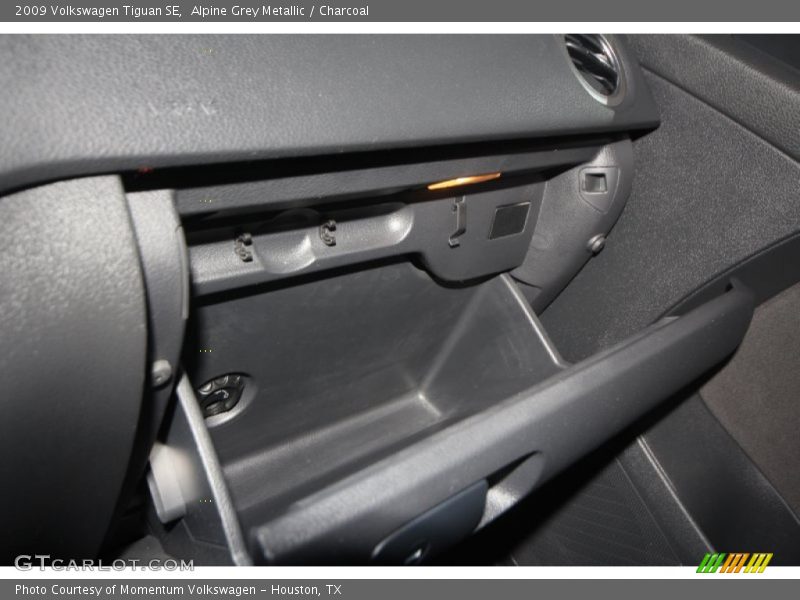 Alpine Grey Metallic / Charcoal 2009 Volkswagen Tiguan SE
