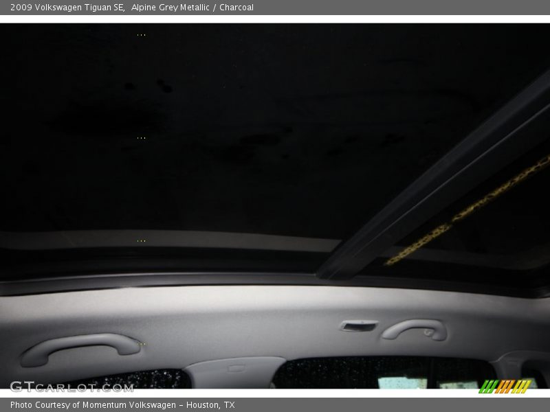 Alpine Grey Metallic / Charcoal 2009 Volkswagen Tiguan SE