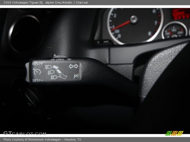 Alpine Grey Metallic / Charcoal 2009 Volkswagen Tiguan SE