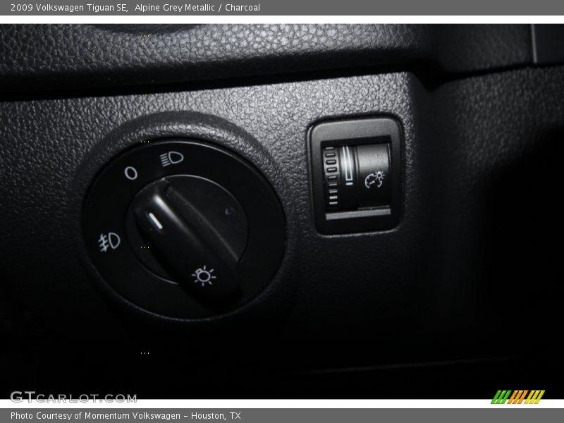 Alpine Grey Metallic / Charcoal 2009 Volkswagen Tiguan SE