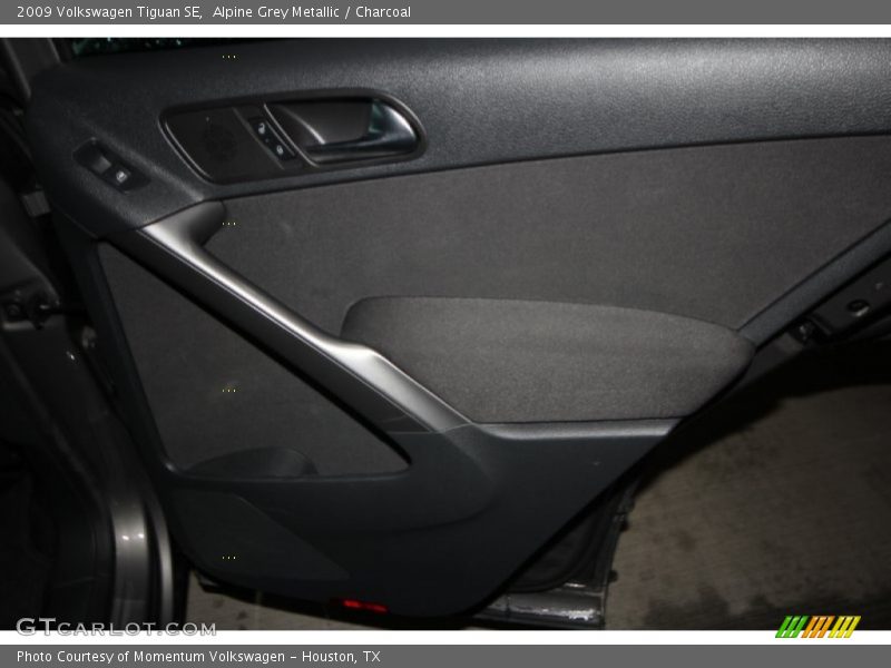 Alpine Grey Metallic / Charcoal 2009 Volkswagen Tiguan SE