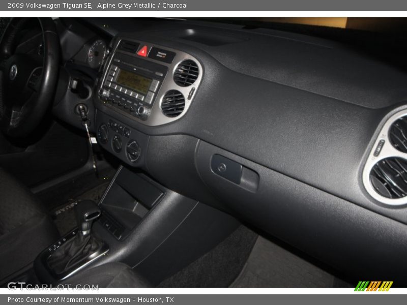 Alpine Grey Metallic / Charcoal 2009 Volkswagen Tiguan SE