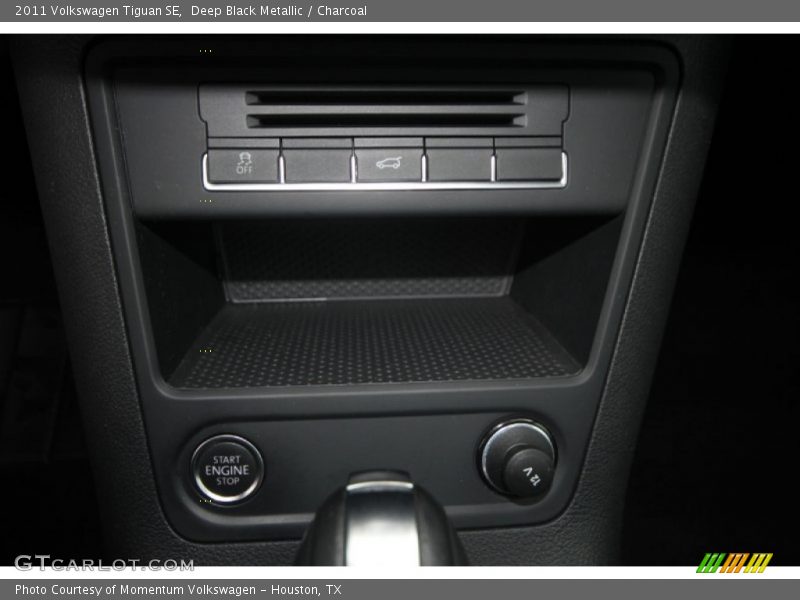 Deep Black Metallic / Charcoal 2011 Volkswagen Tiguan SE