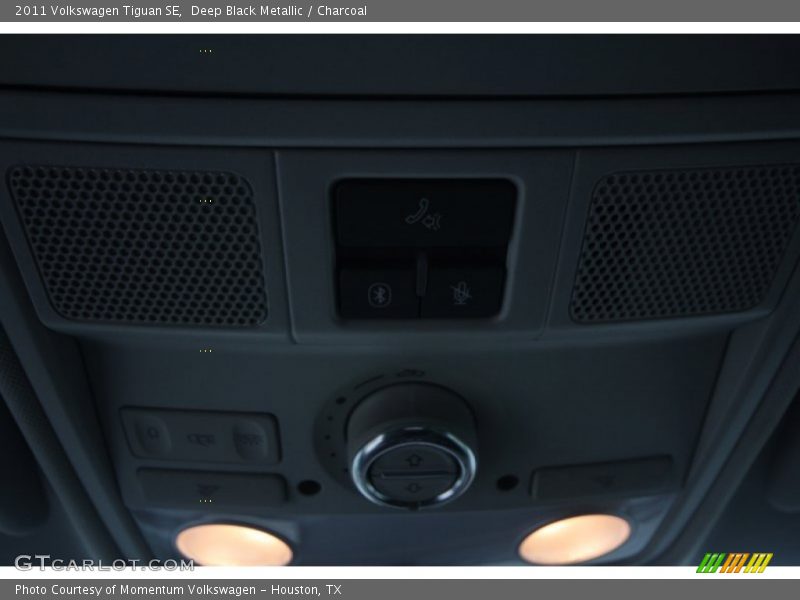 Deep Black Metallic / Charcoal 2011 Volkswagen Tiguan SE